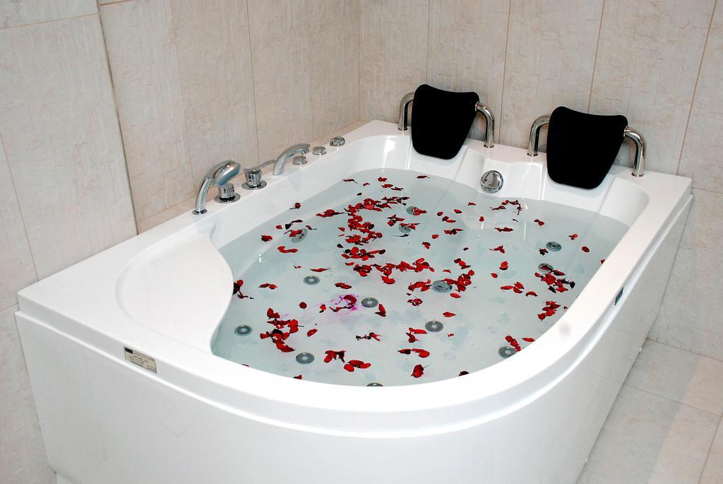 Burj Alhayat Hotel Suites Olaya Riyadh Rom bilde